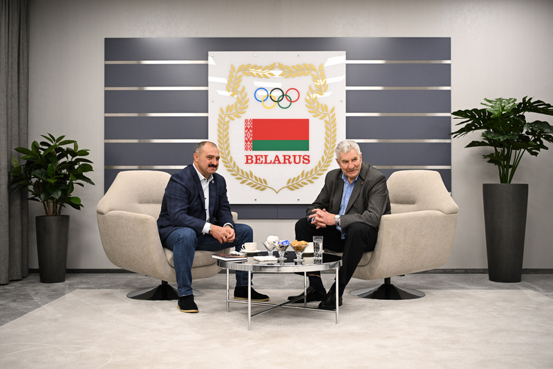 Виктор Лукашенко вручил медаль Национального олимпийского комитета 5