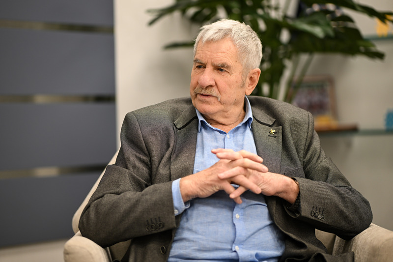 Виктор Лукашенко вручил медаль Национального олимпийского комитета 6