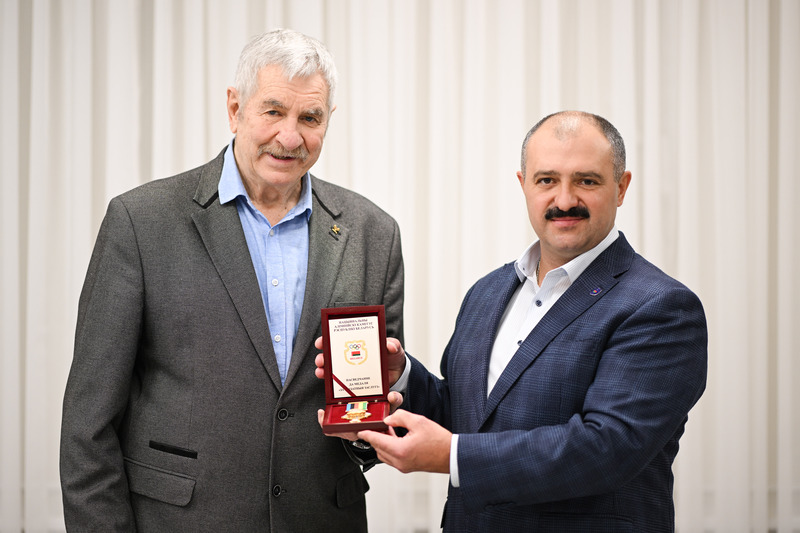 Виктор Лукашенко вручил медаль Национального олимпийского комитета 2