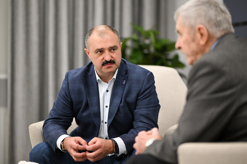 Виктор Лукашенко вручил медаль Национального олимпийского комитета 4